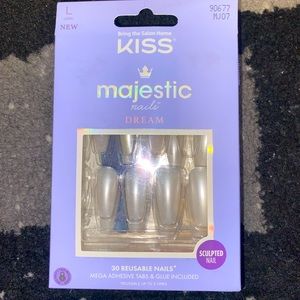 Pearlescent press-on nails